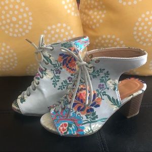 Toddler Size 12 heeled laced floral sandals.